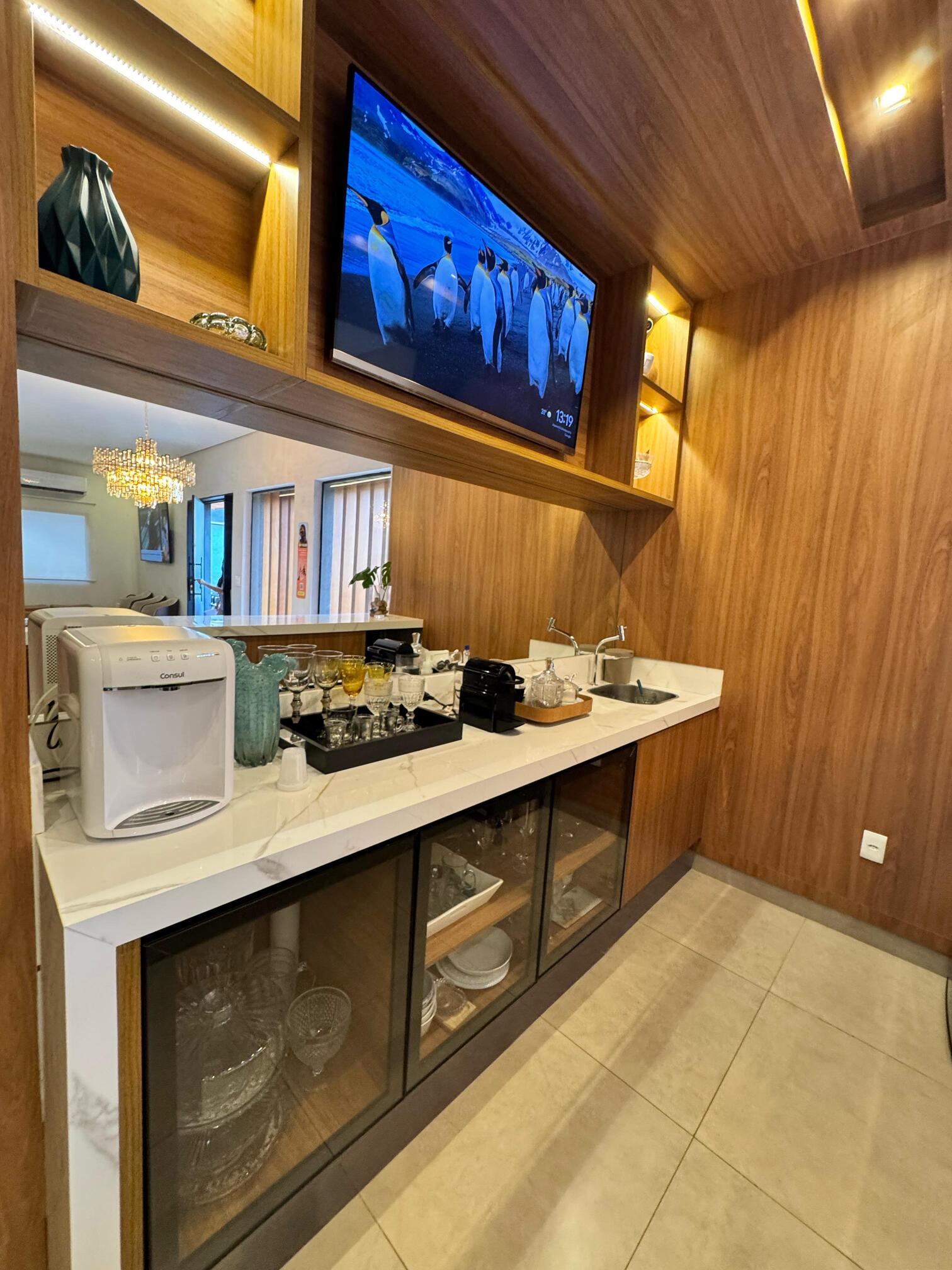 6bf09db7-f795-42e7-98de-bce33c061915